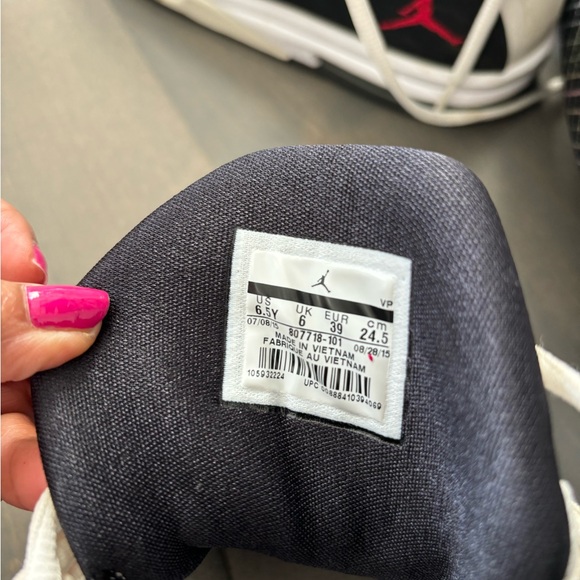 Jordan’s 6.5 black and white running shoes. Amazing condition. Spotless. $60.00 - Picture 3 of 5